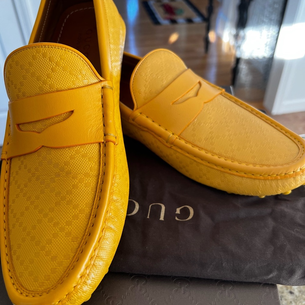 GUCCI Men’s Yellow “bumblebee” loafer. Size 9.5.